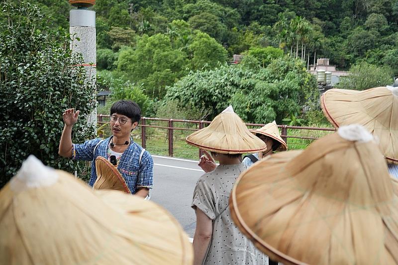 採集人共作室創辦人陳科廷，從農業及生態背景出發，分享坪林北勢溪流域的地方知識學