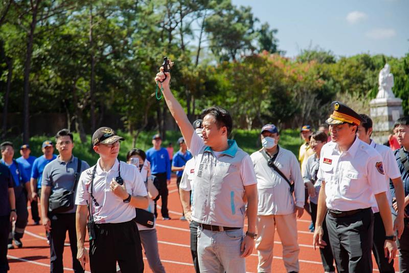 竹市市長盃義消競技比賽邱臣遠代理市長開幕鳴槍