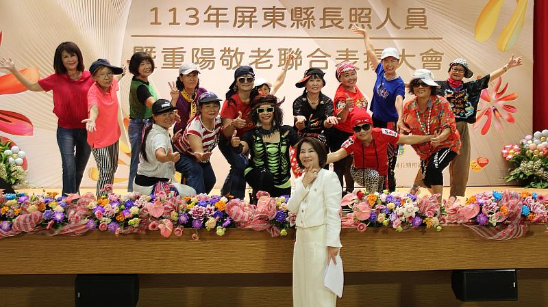 屏東市勝利社區發展協會帶來十分有活力的開場表演