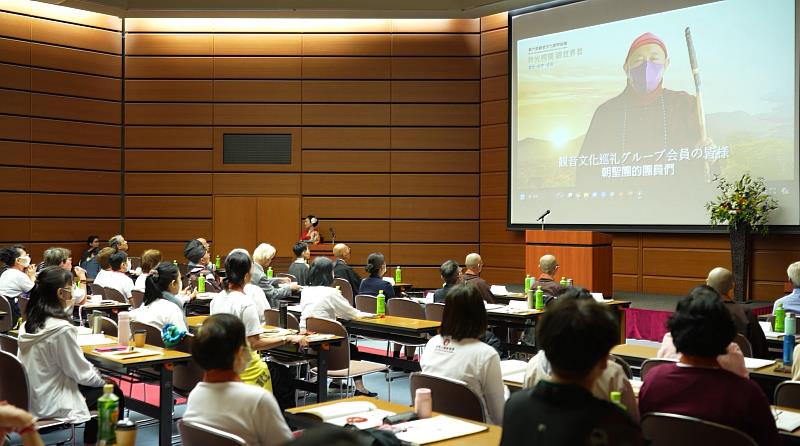 The audience pays keen attention to Venerable Hsin Tao’s videotaped opening remarks. （Photo Courtesy of LJM）