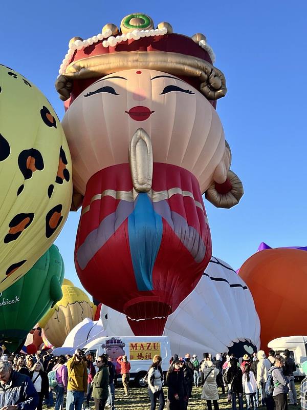 台東縣府參加全球最大熱氣球節活動 媽祖熱氣球海外升空 僑胞感動歡呼