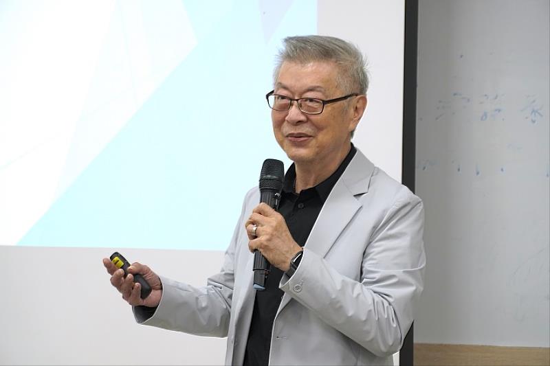 圖／前行政院長陳冲過去曾任中華大學講座教授，如今擔任兩基金會董事長忙碌之餘仍手不輟筆的出書，分享對當今議題的觀點。