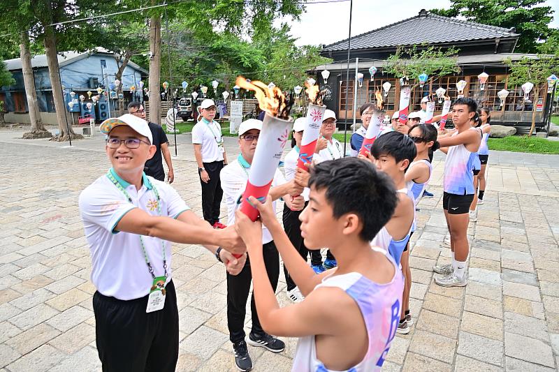 全民運動會聖火本島首站傳遞台東 縣府為選手打氣 並允諾台東縣全力支持