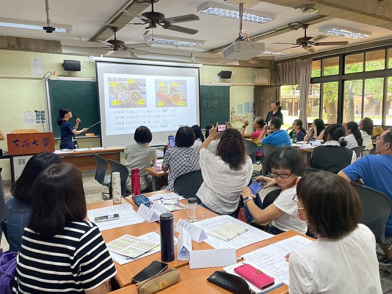 活動課程探討「旅遊日語」、「旅遊公害」、「飲食安全」等主題，以實用的日常對話，讓學員在語言學習的同時，關注當前社會議題