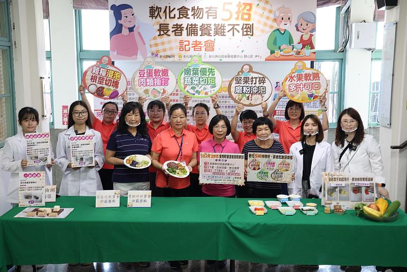 彰化縣衛生軟化食物有五招 長者備餐難不倒