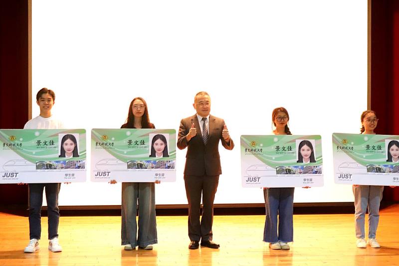 黃榮鵬校長以致力學習勉勵景文科大新南向專班始業新生。