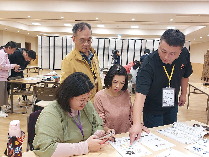 南華大學舉辦【見真東渡】禪式管理領袖生命提升營，邀請重磅師資企業講師揚田林老師(左)、鄭子銘老師(右)帶領課程及活動。