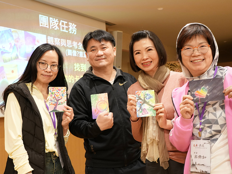 南華大學舉辦【見真東渡】禪式管理領袖生命提升營，百納康健翁燕如董事長(右一)卡訊電子吳珮蓉董事長(右二)光宇工程顧問劉家昆總經理、國際佛光會督導韓孟霏等企業菁英領袖一同參與學習。