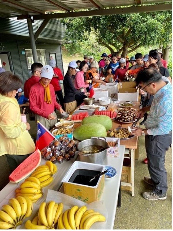 感謝普世禪寺師兄師姐們熱情款待，讓登山社學長姐可以在此享用豐盛的午餐