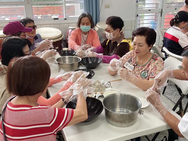 遊客探索好美里漁村 食魚懂魚愛上虱目魚