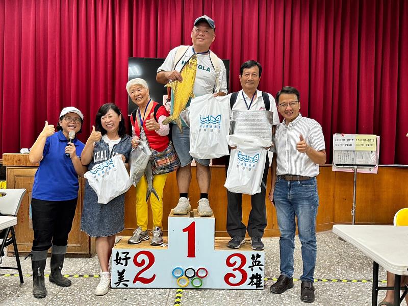 遊客探索好美里漁村 食魚懂魚愛上虱目魚