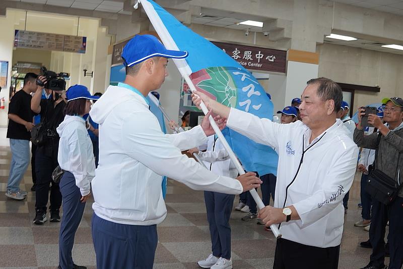 113年全民運新竹縣代表隊授旗      副縣長陳見賢:用平常心爭取最好成績