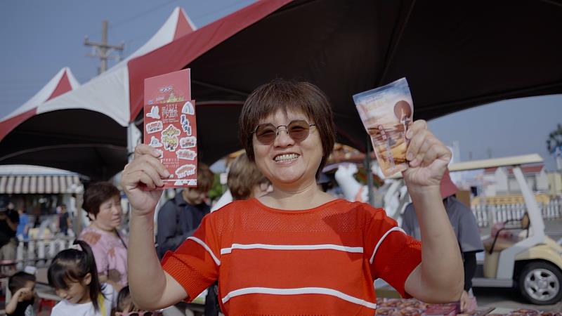 本次地景劇場台灣守護文創提供限量500份「聽海之心限定祈福鹽」打卡禮，短短時間就贈送完畢