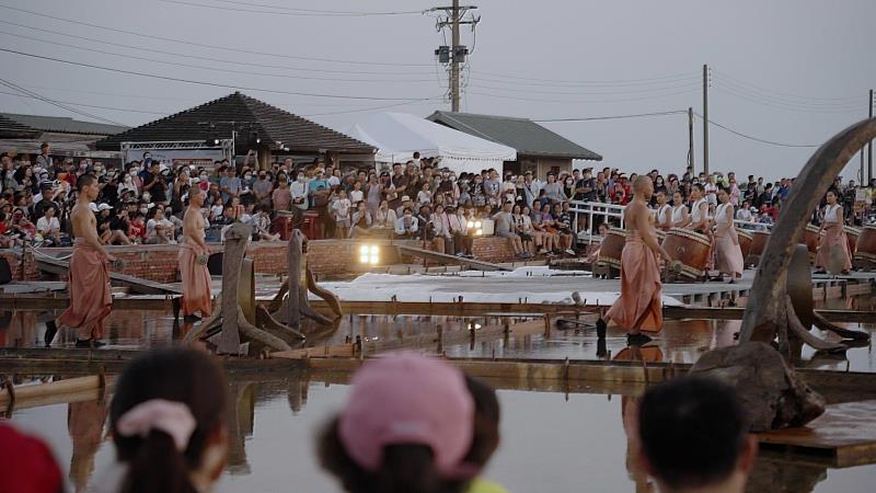 地景劇場擠爆鹽田，平安鹽祭接力登場