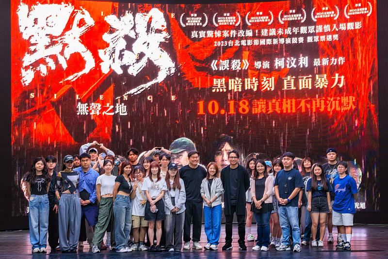 世新校友導演柯汶利到訪LVS智能攝製基地。(世新大學提供)