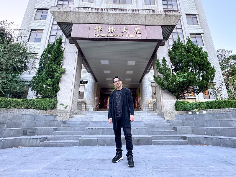 柯汶利難得回到母校世新大學,指出系上專業課程與老師對他影響深遠。(世新大學提供)