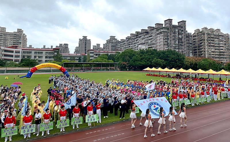 新北市土城區體育會在10月20日舉辦「113年桐花盃全民健身運動大賽」,吸引千人報名參賽。