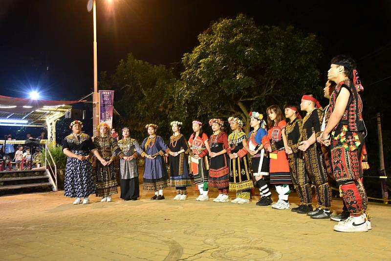 南大學生前往白河區大武壠族六重溪部落參加「大武壠夜祭」並擔任開場演出嘉賓