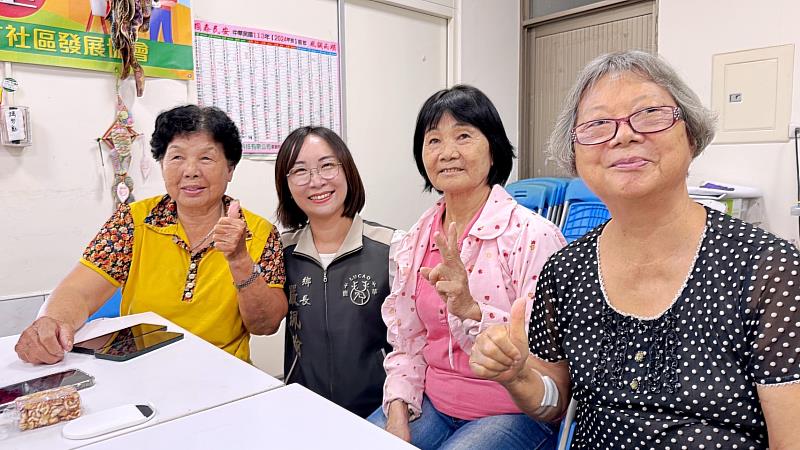縮減嘉義縣數位落差 中華電信數位課程帶領長者善用科技
