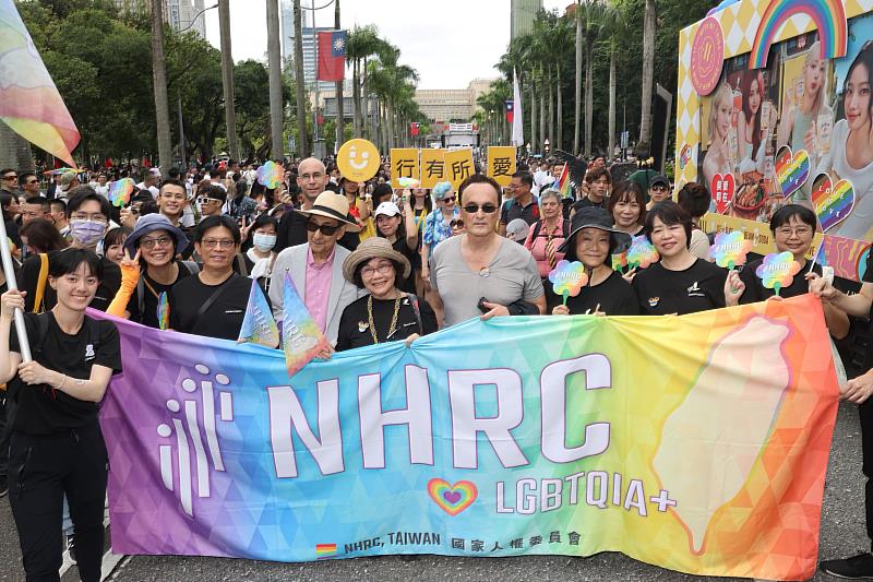 國家人權委員會與法國「LGBT+人權大使」讓－馬克•貝東（Jean-Marc Berthon）參與台灣同志大遊行