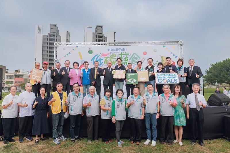 低碳蔬食「吃在地、食當令」環境教育活動大合照。