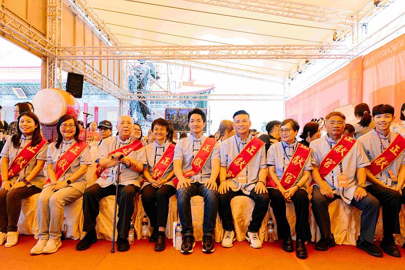 古主委與蔣市長等共同擔任正獻官,祭拜義民爺