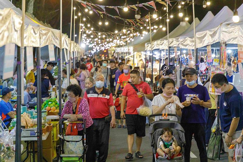 「嘉有好市集」越晚越熱鬧 票選年度創意王、摸彩電視帶回家