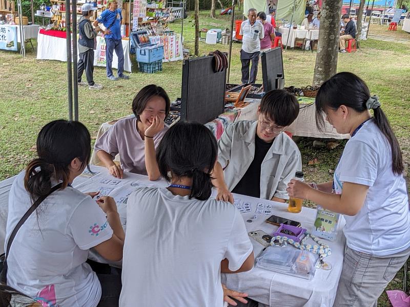 與屏科大同學交流桌遊