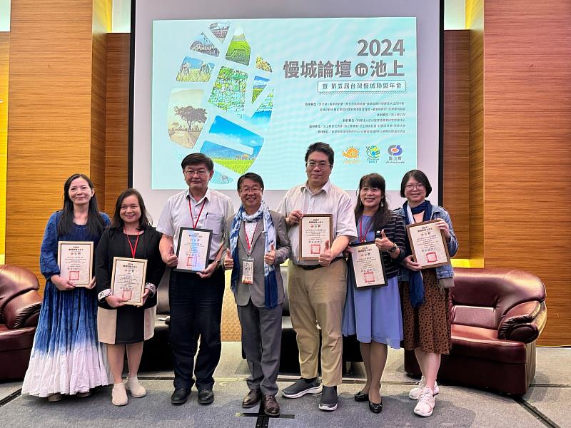 南華大學USR團隊協助台灣慢城聯盟舉辦2024年會，邀請泰國帕堯大學的達琳通·因塔普汀博士(左2)參與論壇，主講學習型城市。