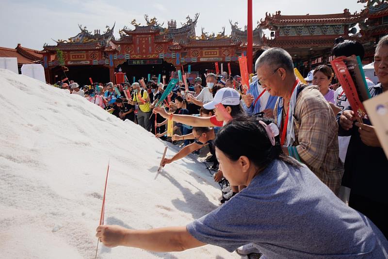 第21屆鯤鯓王平安鹽祭（10/26、27）仍舊憑藉好口碑脫穎而出，參與人數再創新高。