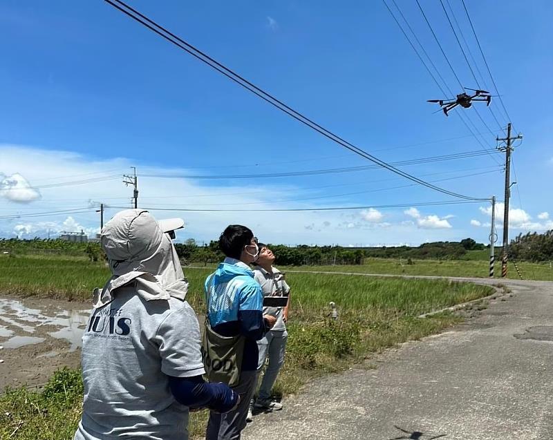 動保處與國立雲林科技大學合作，利用無人機空拍調查遊蕩犬分布樣態，並協助定位犬隻，提高捕捉效率