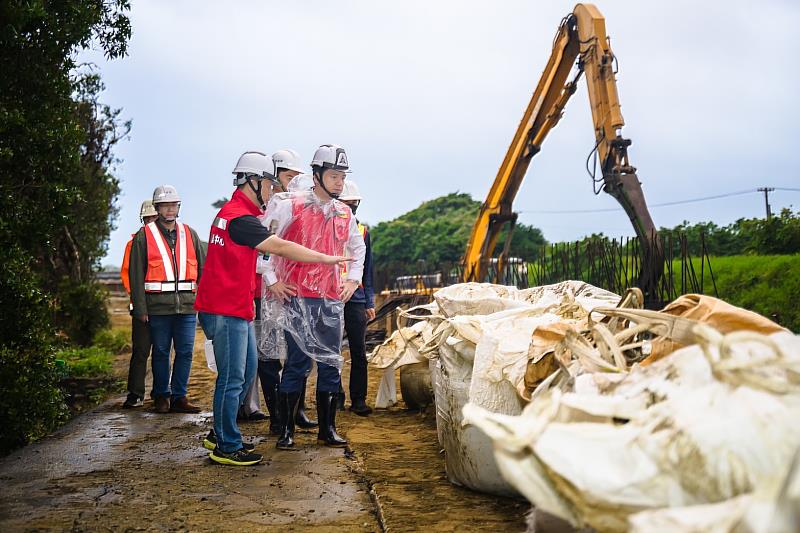 香山進行防颱整備視察，三姓溪護岸工程