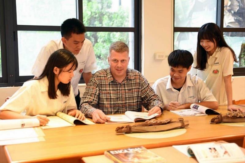 興國高中積極推動創新校務並規劃轉型為國際學校,期望提供嘉義、臺南更優質的國際教育選擇。