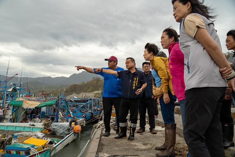 康芮強風豪雨重創臺東農漁業 縣長饒慶鈴勘災 呼籲中央支援協助農民