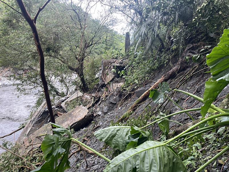 環溪步道被土石淹埋