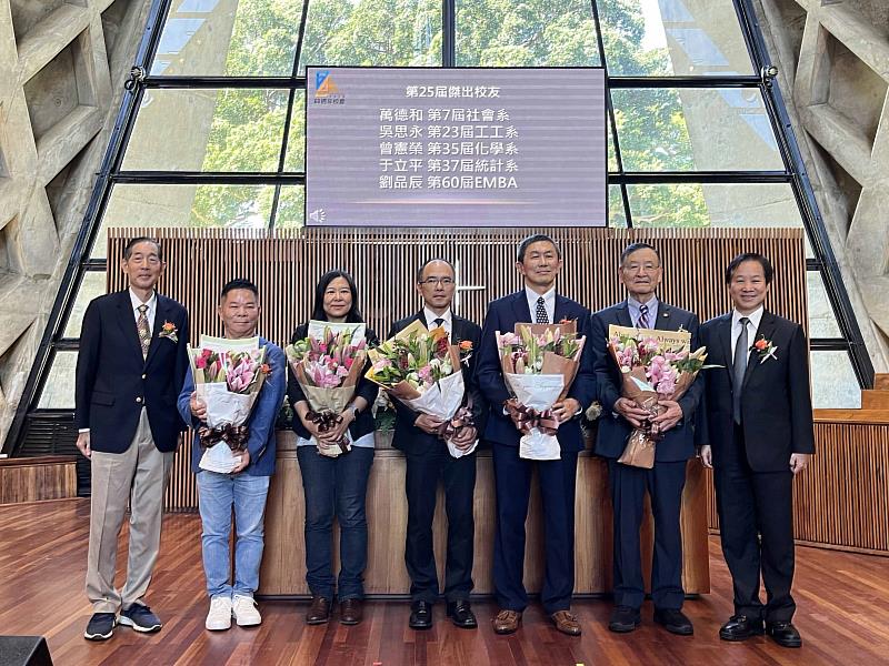 東海大學第二十五屆傑出校友，包含對台灣及國際醫療產業發揮重要影響力的萬德和教授、紐約市立大學柏魯克學院吳思永校長、致力癌症診斷與治療創新的UCLA醫學院曾憲榮教授、以紀錄片推動環境永續的知名製作人于立平、鉅虹建設董事長劉品辰等人。