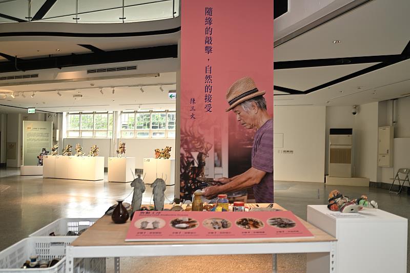 工藝中心策辦「隨緣不隨我-陳三火剪黏藝術特展」_,展出_2021年國家工藝成就獎得獎者陳三火藝師在剪黏藝術領域的輝煌成就。