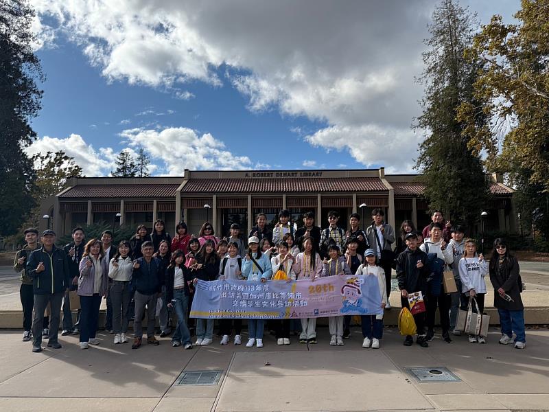 代表團參訪當地De Anza學院及史丹佛大學，體驗美式大學校園生活。