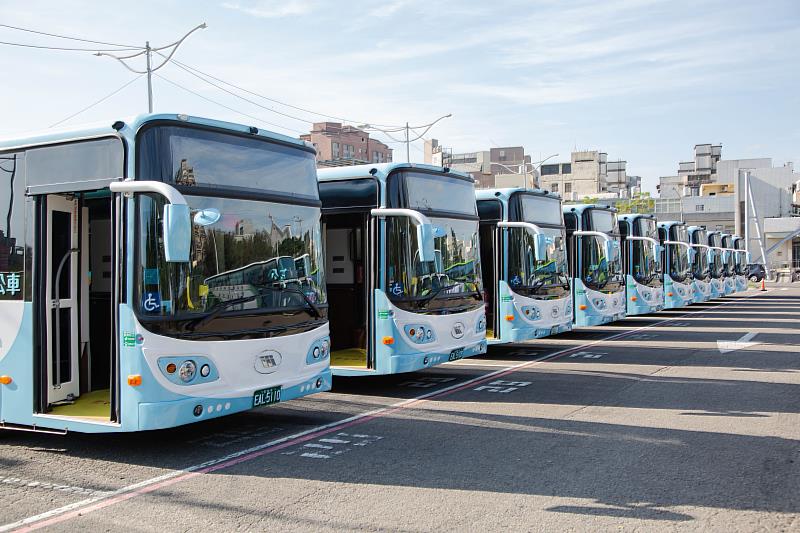 竹市先導電動公車如期交付,預計年底上路營運。