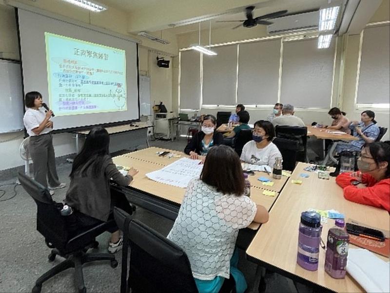 第三場課程剖析教養難題，學習正向教養技巧，提升親子滿意度。