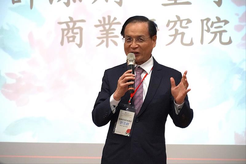 圖/現任商業發展研究院董事長許添財提出,在當今紛亂的世界裡,藉由宗教穩定人心,心定做好事,吉神便會隨之。