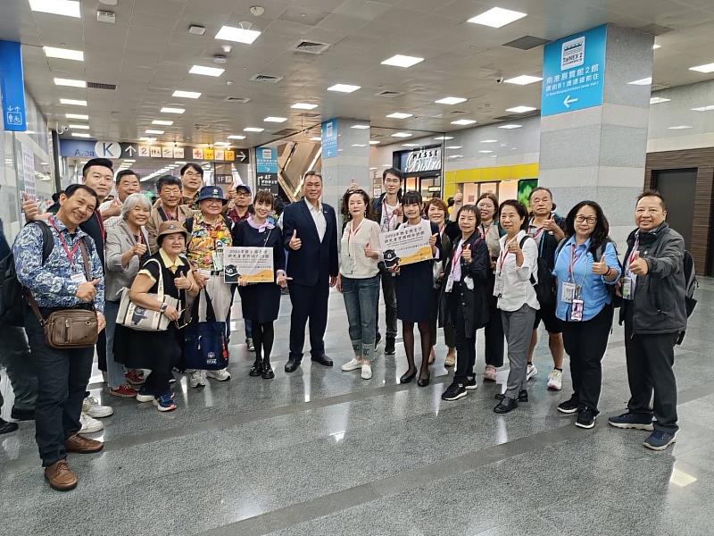 崑山科大安排僑臺商台灣觀光產業參訪團參加ITF台北國際旅展，全體合影