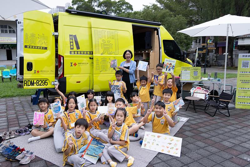 行動書車校園場照片_民族國小