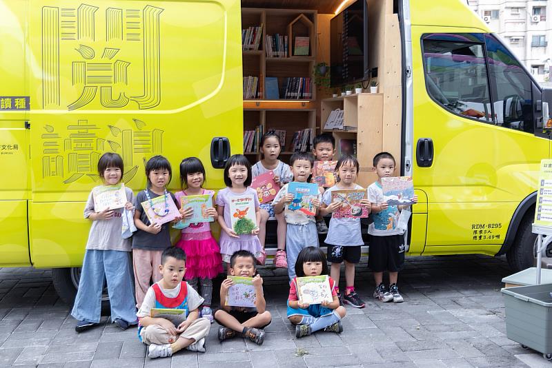 行動書車校園場照片_中油非營利幼兒園