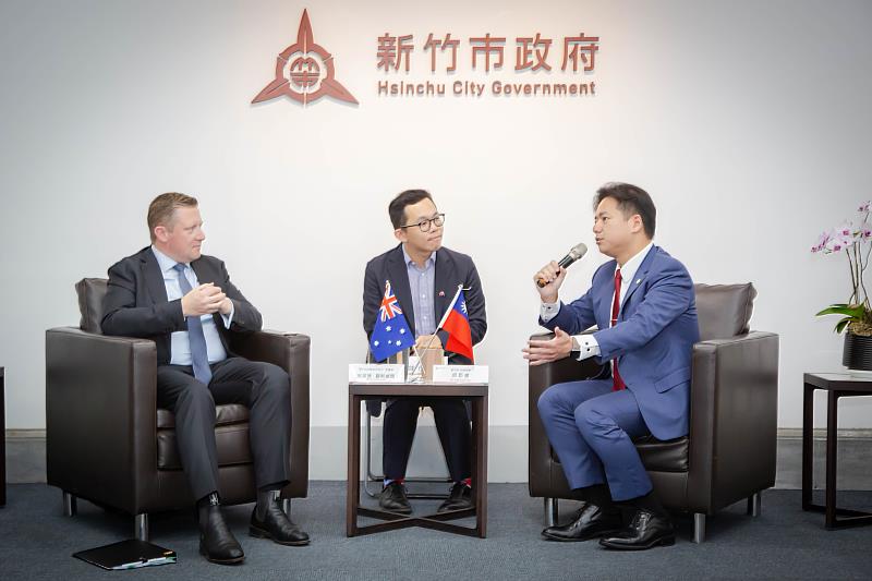 澳洲維多利亞州議會友台小組訪團拜會新竹市政府,由代理市長邱臣遠接待