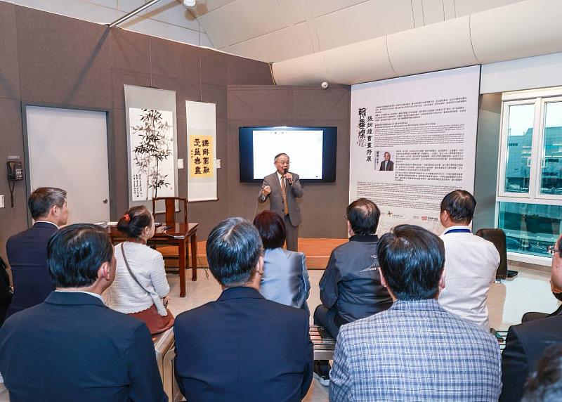 「翰墨燦燦－張炳煌書畫特展」暨「e轉新藝-名家書畫作品展」的開幕式暨記者會11月6日在桃園國際機場第二航廈D區藝文展演空間舉行。（圖／淡江大學提供）