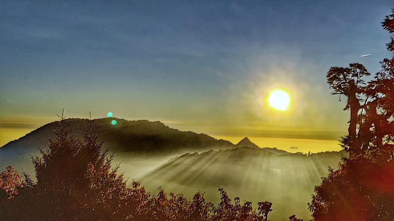 大雪山雲海及夕陽_林正智攝