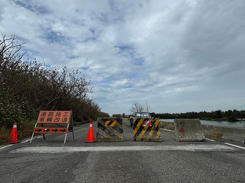 鰲鼓濕地南堤千島湖側路段因工程封閉，請遊客可以改由北堤進出