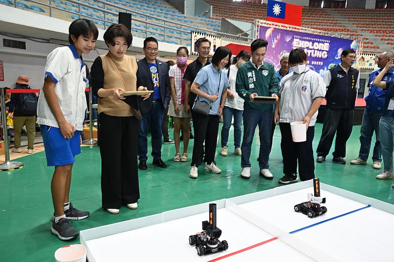 臺東數位科技教育學習成果展 饒慶鈴盼點燃教育創新熱潮