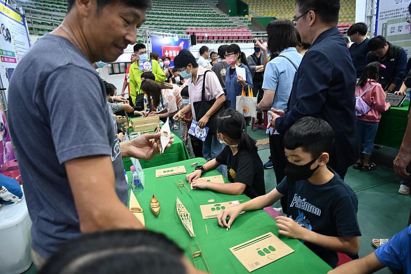 臺東數位科技教育學習成果展 饒慶鈴盼點燃教育創新熱潮